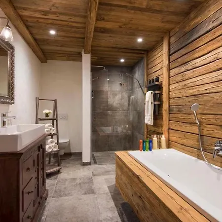 فيلة 7br Modern Chalet With Sauna- What'app - 0034-635-518-216 - For Reservations!
